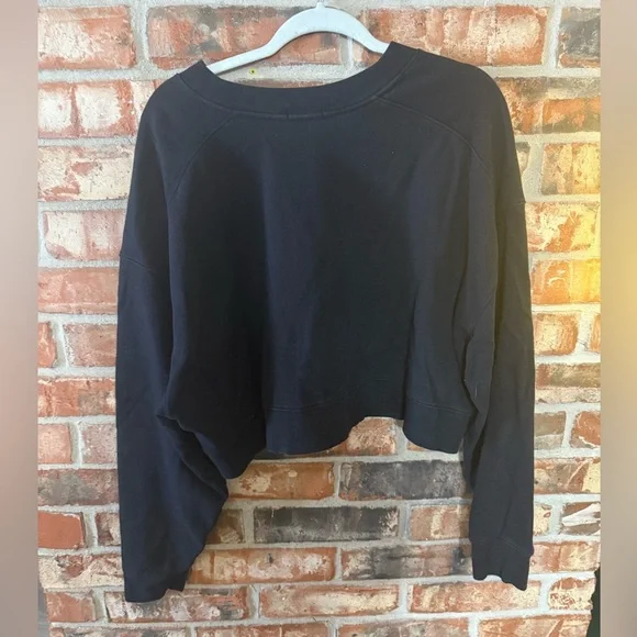 nuuds Classic Cropped Crewneck Black Sweatshirt - Picture 4 of 7